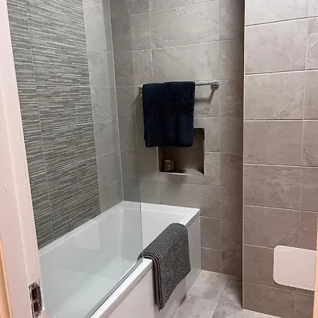 아파트 2 Bed Gated 15 The Anchorage The Quay F28 V342