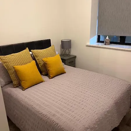 2 Bed Gated 15 The Anchorage The Quay F28 V342 *